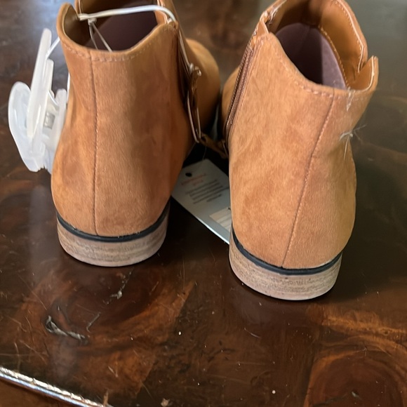 Girls Cat and Jack brown/tab boots - Picture 3 of 4